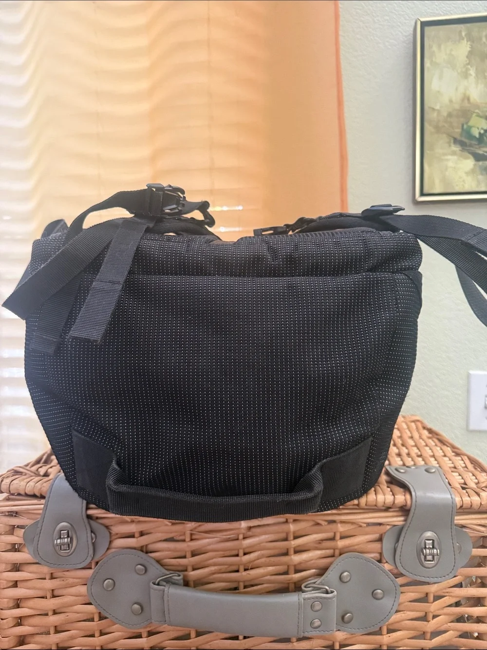 Thule Crossover 32L Backpack, pee-owned.
